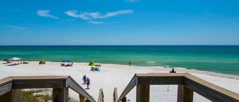 Una playa cerca