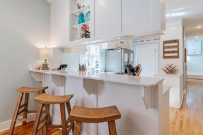 Kjøleskap, mikrobølgeovn, ovn og oppvaskmaskin