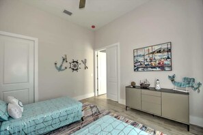 4 habitaciones, tabla de planchar con plancha, wifi y ropa de cama