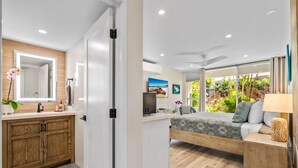 Room - Stunning Modern Beachfront Resort Vistas (Kihei)