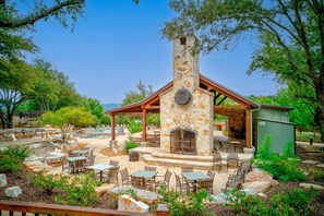 Outdoor dining - Modern Mediterranean Villa w/ Luxe Amenities / Golf Cart / Handicap Accessible (Lago Vista)