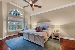 5 Schlafzimmer, Schreibtisch, Bügeleisen/Bügelbrett, Reisekinderbett