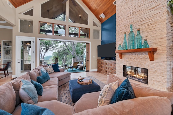 Smart-TV, Kamin, Computerbildschirme, Drucker