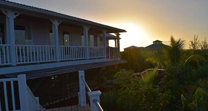 A Delightful Get Away Villa - 5 min walk from a semi-private beach!