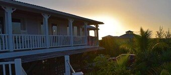 A Delightful Get Away Villa - 5 min walk from a semi-private beach!