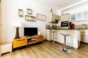 Réfrigérateur, micro-ondes, four, lave-vaisselle