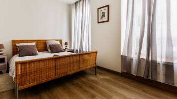 1 slaapkamer, een strijkplank/strijkijzer, beddengoed