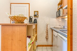 Frigorifero, microonde, lavastoviglie, macchina per tè/caffè