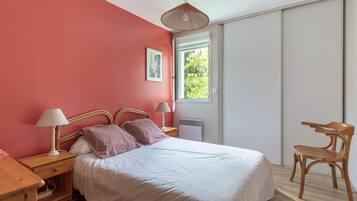 1 bedroom, iron/ironing board, free WiFi, bed sheets