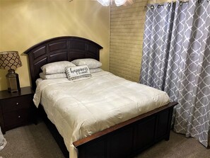 2 habitaciones, tabla de planchar con plancha, wifi y ropa de cama 