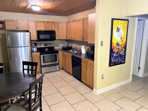 Mikrobølgeovn, ovn og kokeplater