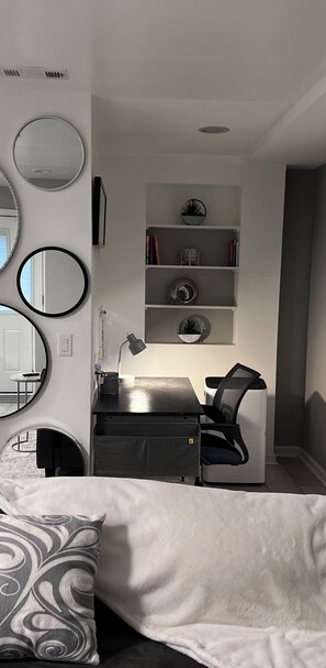 1 chambre, bureau, fer et planche à repasser, accès au Wi-Fi (inclus)