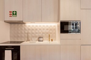 Frigorifero, microonde, forno, lavastoviglie