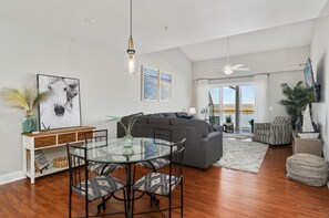 Smart TV - Nauti Girl - Sunset Bay Villa 310 - Waterfront, Pool, Boat Slip, Dog Friendly! (Chincoteague Island)