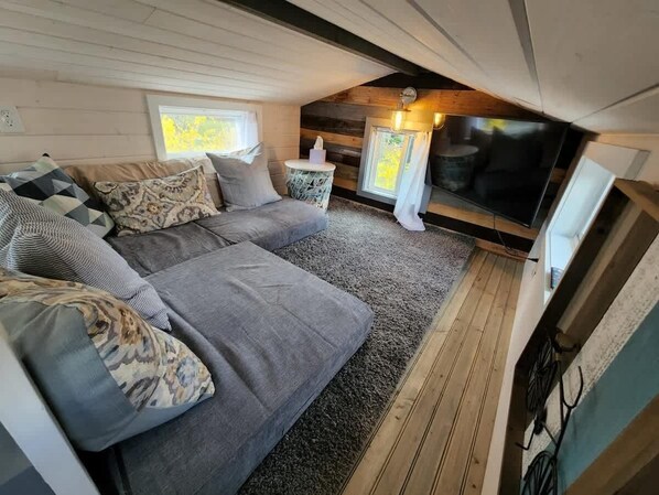 Smart TV, fireplace, offices