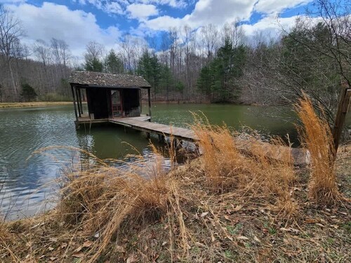 Tiny Luxury Retreat: Lake, Hikes, Brews & Vines