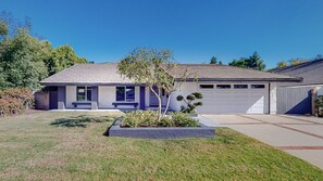 Exterior - Come Home & Enjoy the Fruit! (Westlake Village)