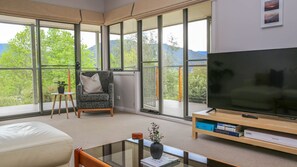 Smart TV - VALLEY VISTA  - Stunning views of Bright (Bright)