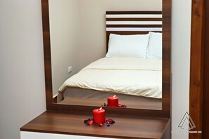 Minibar, blackout curtains, iron/ironing board, free WiFi - Grand Museum Pyramids Inn (Kirdasah)