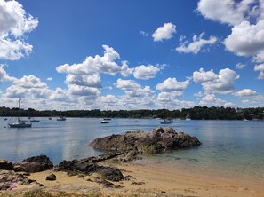 Beach nearby - Family home with garden, view of the Rance riverbanks (Le Minihic-sur-Rance)