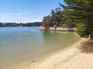 Nær stranden