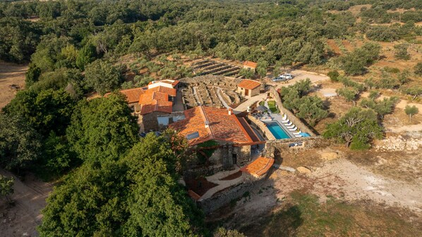 المنشأة من الخارج