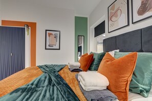 3 bedrooms, iron/ironing board, internet, bed sheets - Stylish and Beautiful 3 Bed House (Hull)