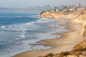 On the beach - Seascape Front Row: Ocean Front, Pool & Spa (Solana Beach)