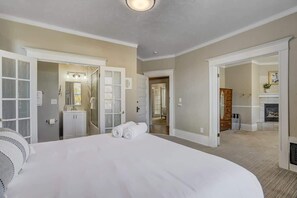 6 bedrooms, iron/ironing board, travel cot, WiFi