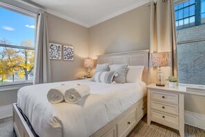 6 habitaciones, tabla de planchar con plancha, cuna de viaje y wifi