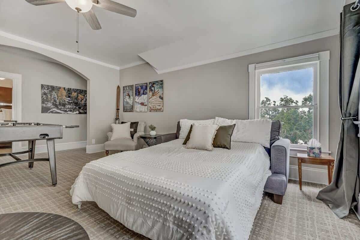 2 habitaciones, tabla de planchar con plancha, cuna de viaje y wifi 