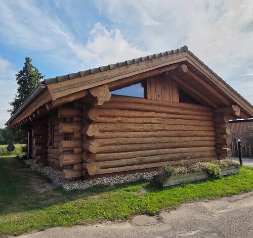 Wooden Lodge pour 6 pers. avec terrasse près mer des Wadden