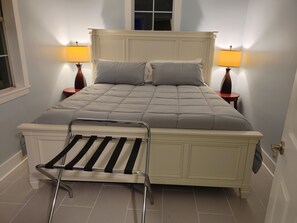 3 bedrooms, desk, iron/ironing board, free WiFi