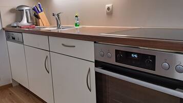 Kühlschrank, Herdplatte, Geschirrspüler