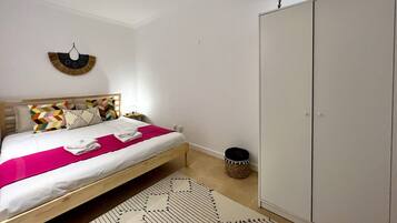 3 bedrooms, iron/ironing board, free WiFi, bed sheets