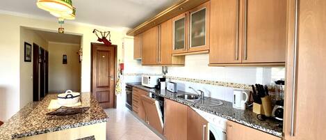 冰箱、微波炉、烤箱、洗碗机