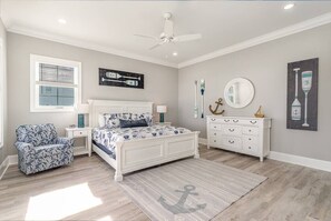 8 bedrooms, desk, iron/ironing board, travel cot - Check In Any Day! Carolina Dreamin 8BR Pool/Oceanfront (North Myrtle Beach)
