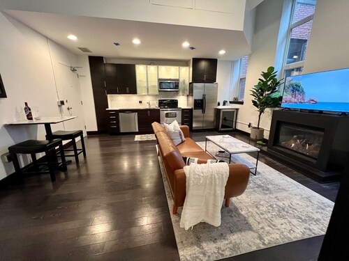 Stylish Downtown Grand Rapids with parking and fitness center