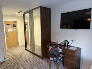 Premium Double Room | Iron/ironing board, travel crib, free WiFi - The Hedges Hotel (Ballymoney)