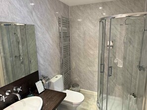 Premium Double Room | Bathroom