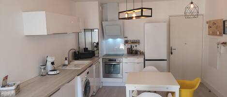 Réfrigérateur, four, plaque de cuisson, lave-vaisselle