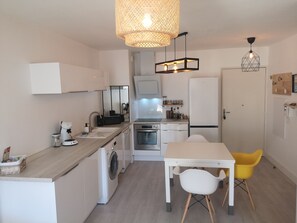 Fridge, oven, stovetop, dishwasher - Brand-new T2 private basement parking 15min from Aix and Marseille (Septèmes-les-Vallons)