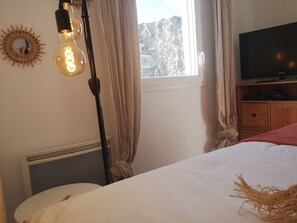 2 bedrooms, desk, soundproofing, iron/ironing board