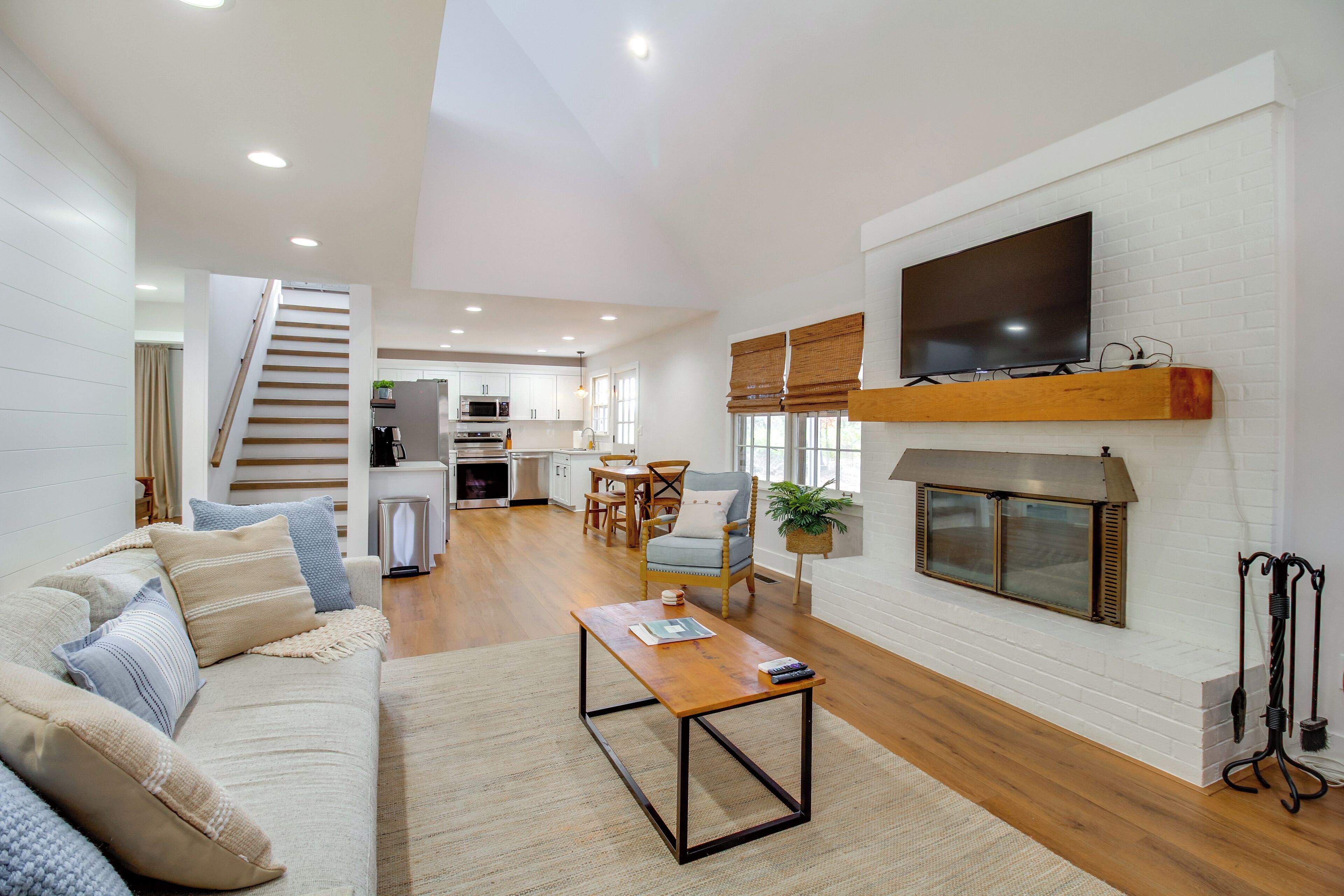 TV, fireplace