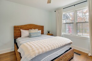 2 chambres, bureau, accès Internet, draps fournis