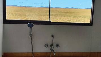 Panoramic Room | Bathroom | Towels, toilet paper