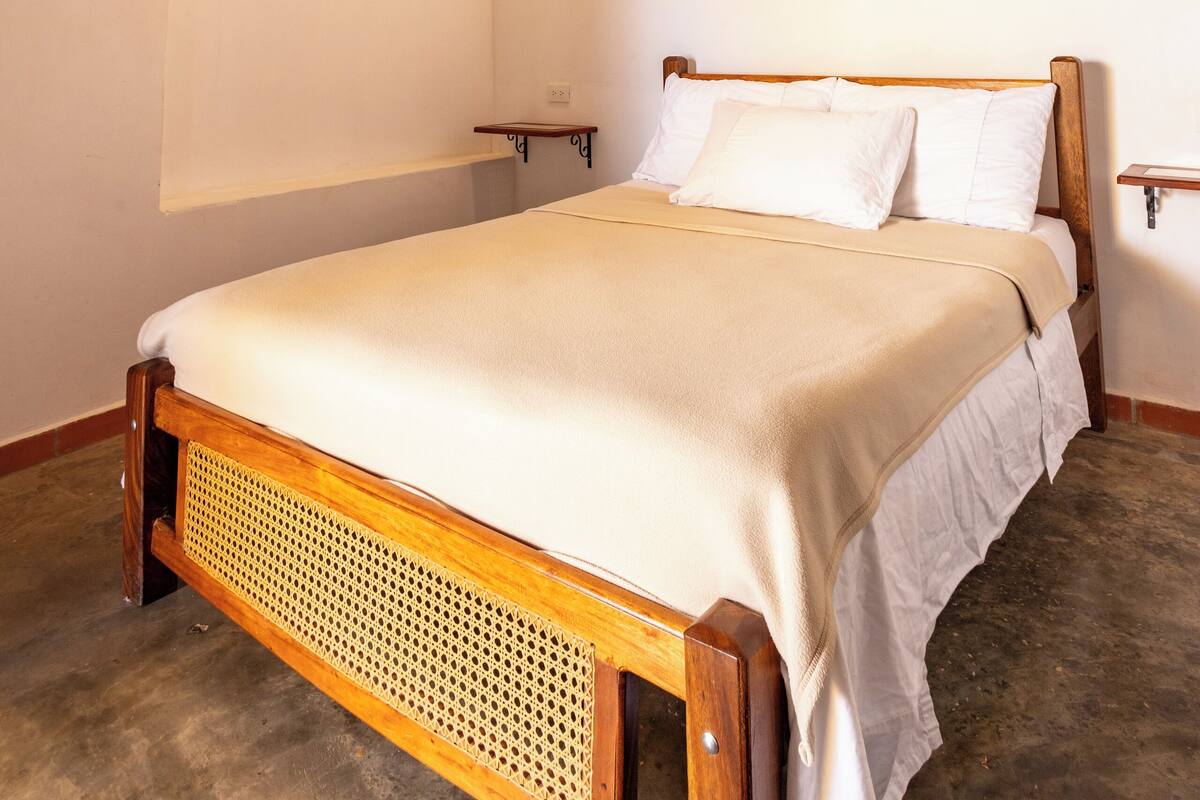 Premium bedding, down comforters, WiFi (free), bed sheets