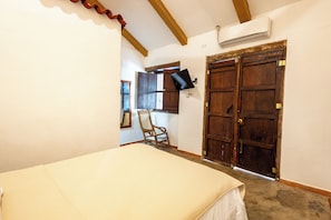 Habitación doble estándar | Ropa de cama de alta calidad, edredón, wifi gratis y ropa de cama 