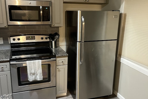 Frigorífic, microones, forn i placa de cuina