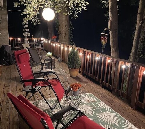 Creekside Getaway in The Trees